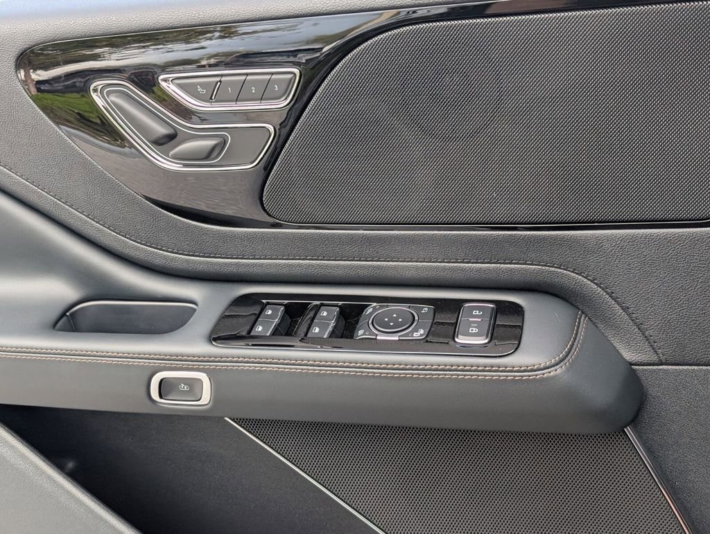 New 2026 Lincoln Aviator AWD image 24