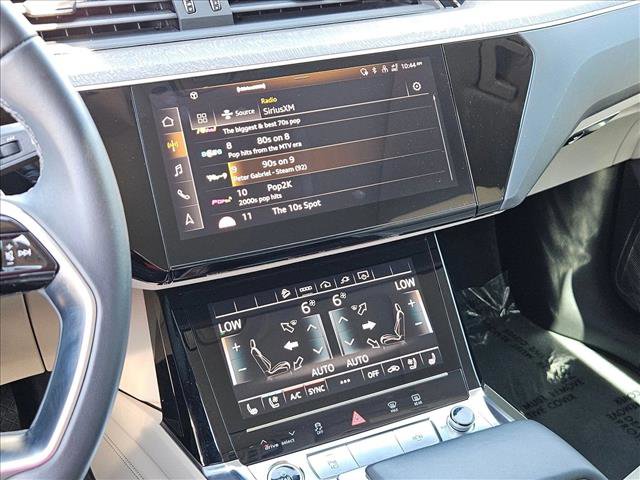 Used 2023 Audi e-tron Premium Plus w/ Premium Plus Package AWD/4WD image 21