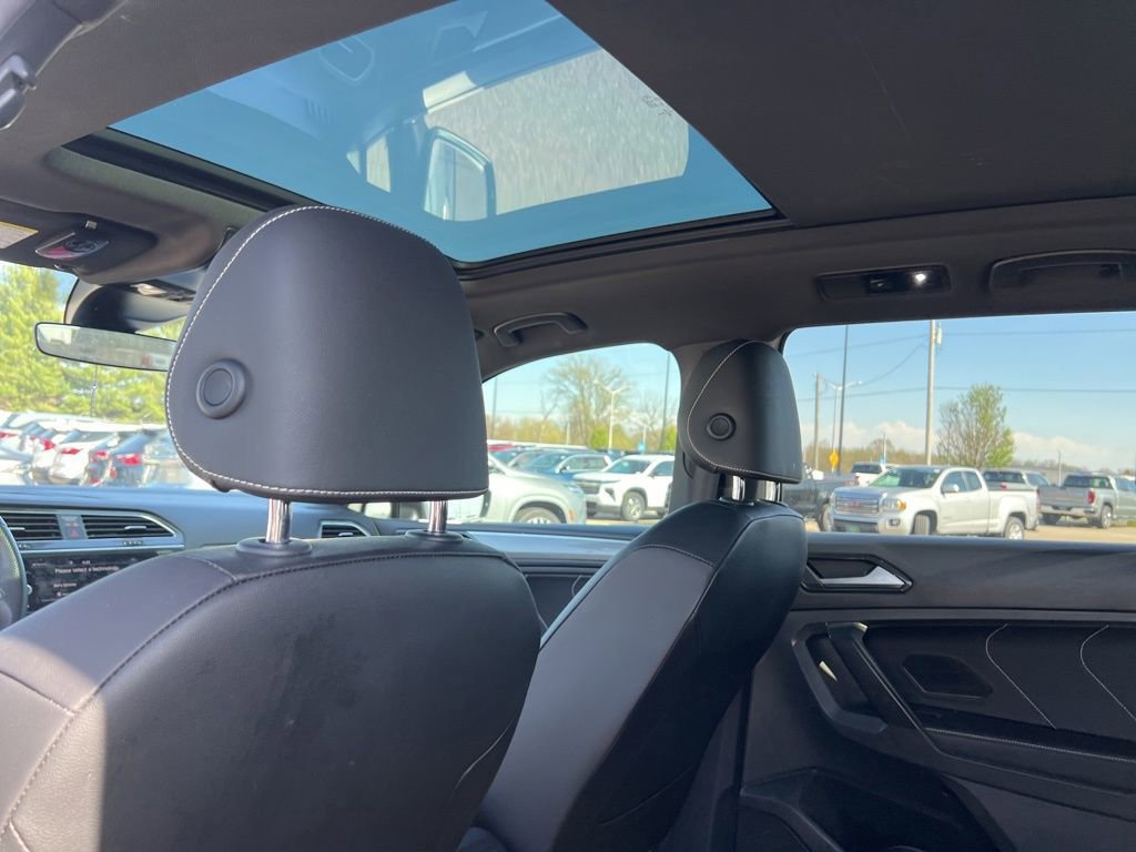 Used 2022 Volkswagen Tiguan SE R-Line AWD/4WD image 26