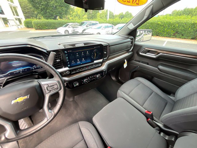 Used 2023 Chevrolet Silverado 1500 LT AWD/4WD image 29