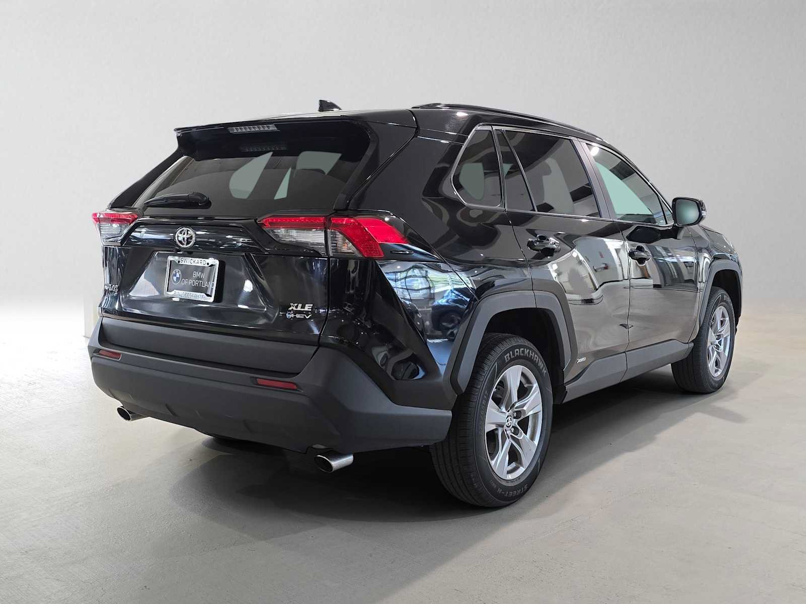 Used 2025 Toyota RAV4 XLE AWD/4WD image 3