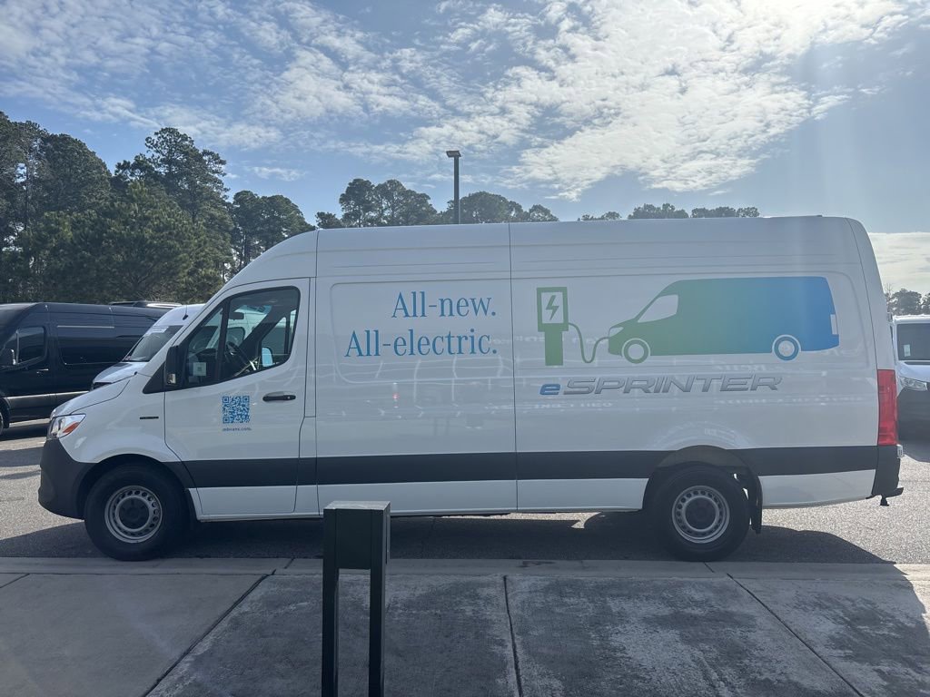 New 2024 Mercedes-Benz eSprinter 170 Cargo image 6