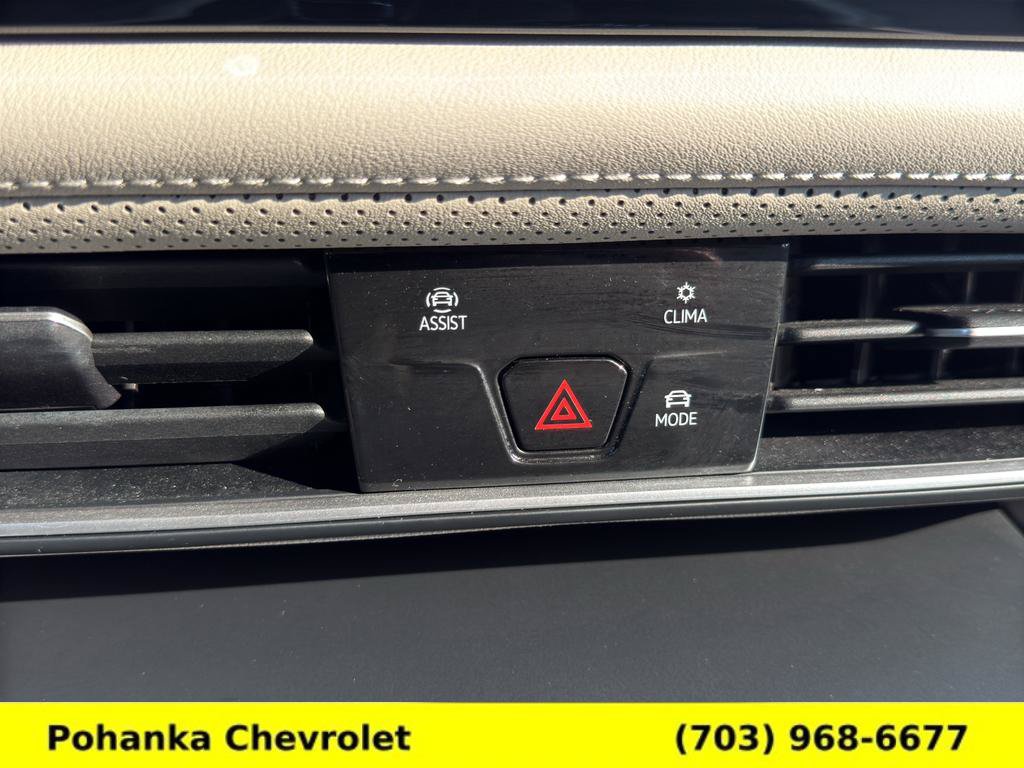 Used 2024 Volkswagen Atlas SE AWD/4WD image 16