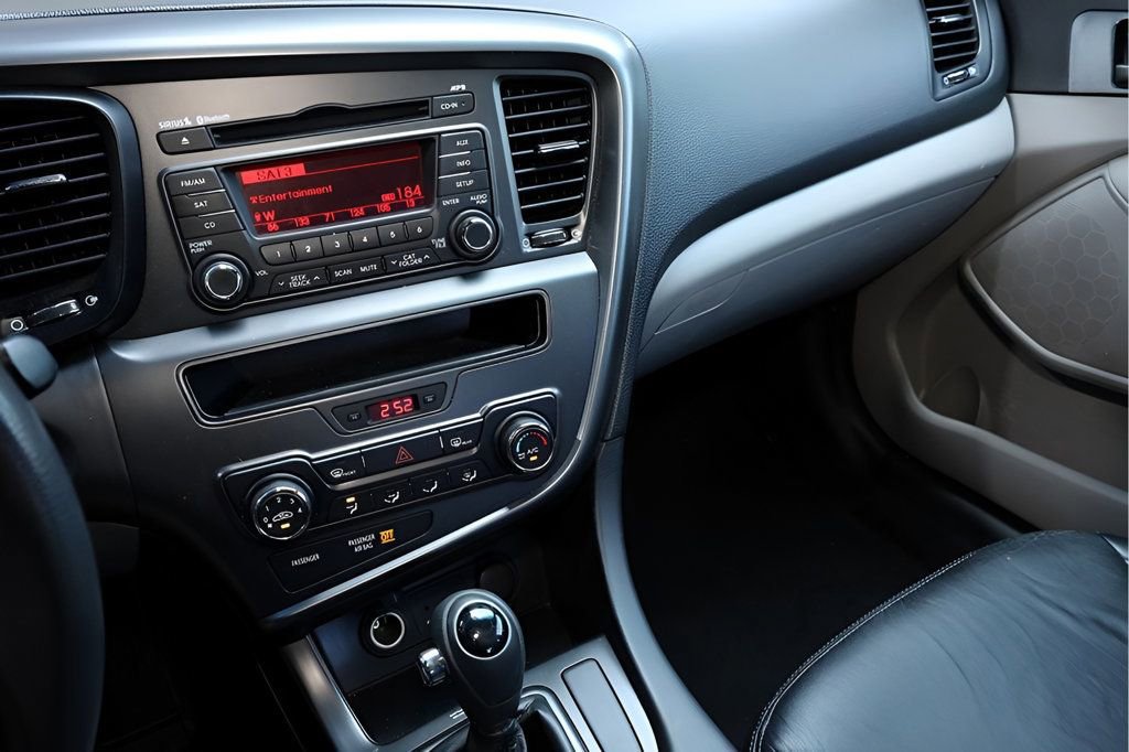 Used 2012 Kia Optima LX w/ Convenience Pkg image 19