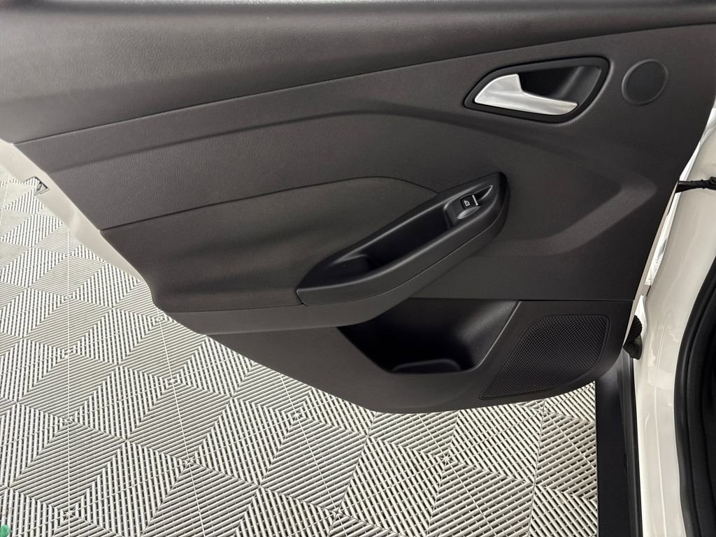 Used 2015 Ford Focus Titanium image 13