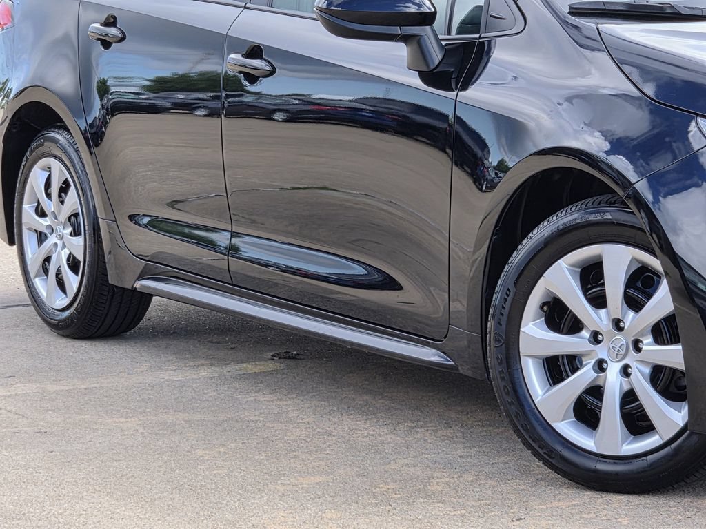 Used 2026 Toyota Corolla LE FWD image 12
