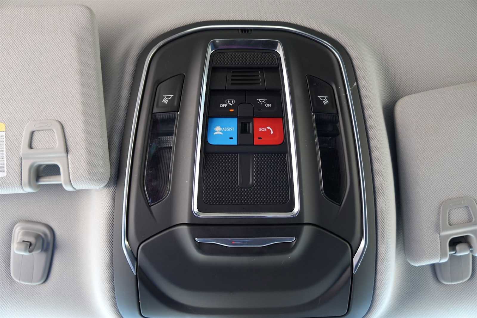 Used 2023 Jeep Grand Cherokee Laredo image 27