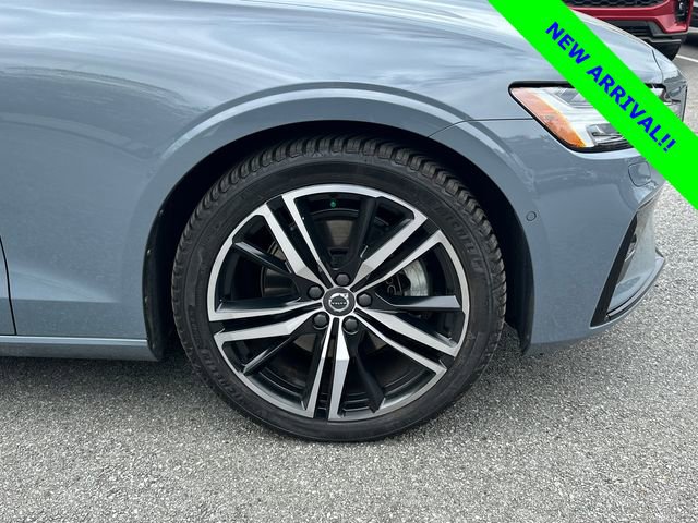 Used 2022 Volvo S60 B5 R-Design image 12