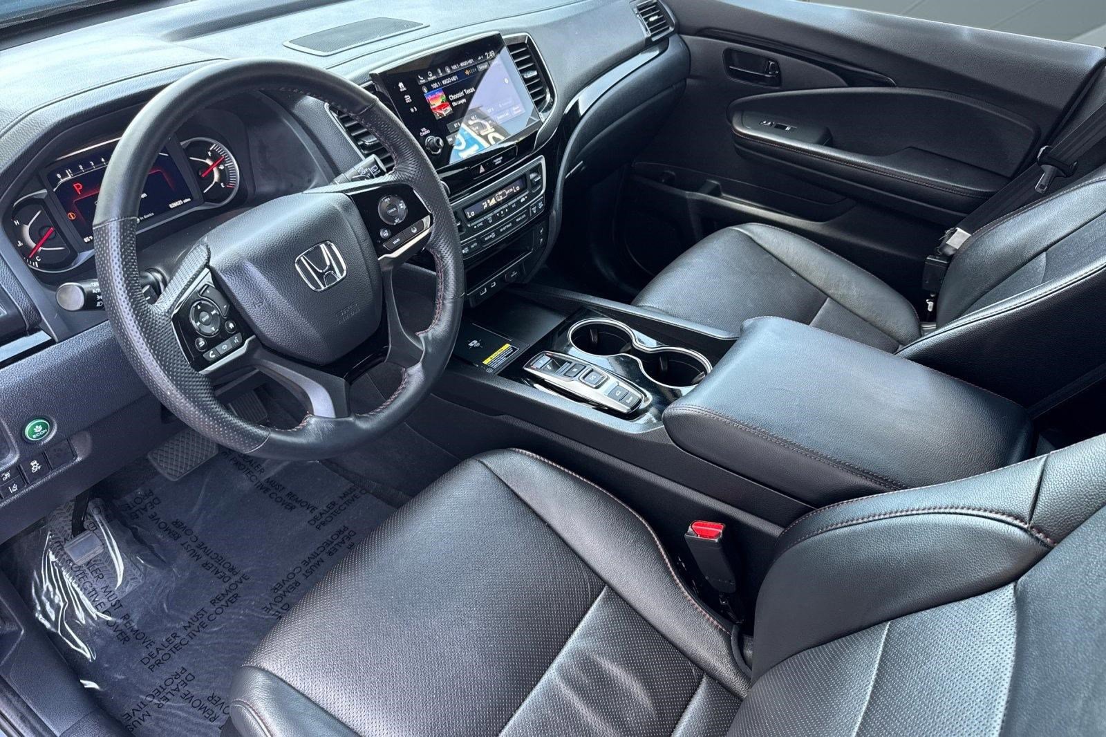 Used 2025 Honda Passport Black Edition image 4