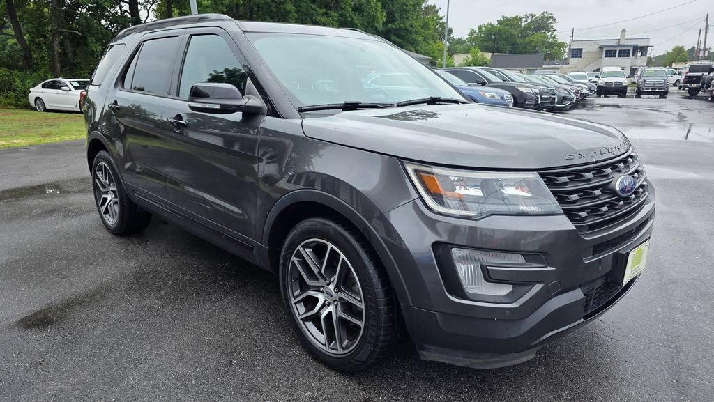 Used 2017 Ford Explorer Sport w/ Equipment Group 401A AWD/4WD image 3