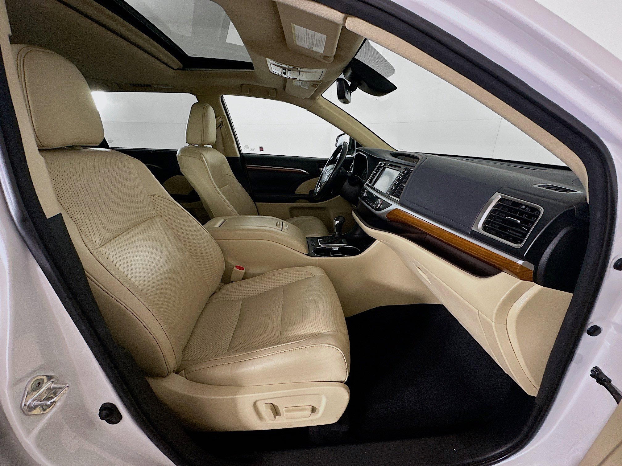 Used 2018 Toyota Highlander Limited image 35