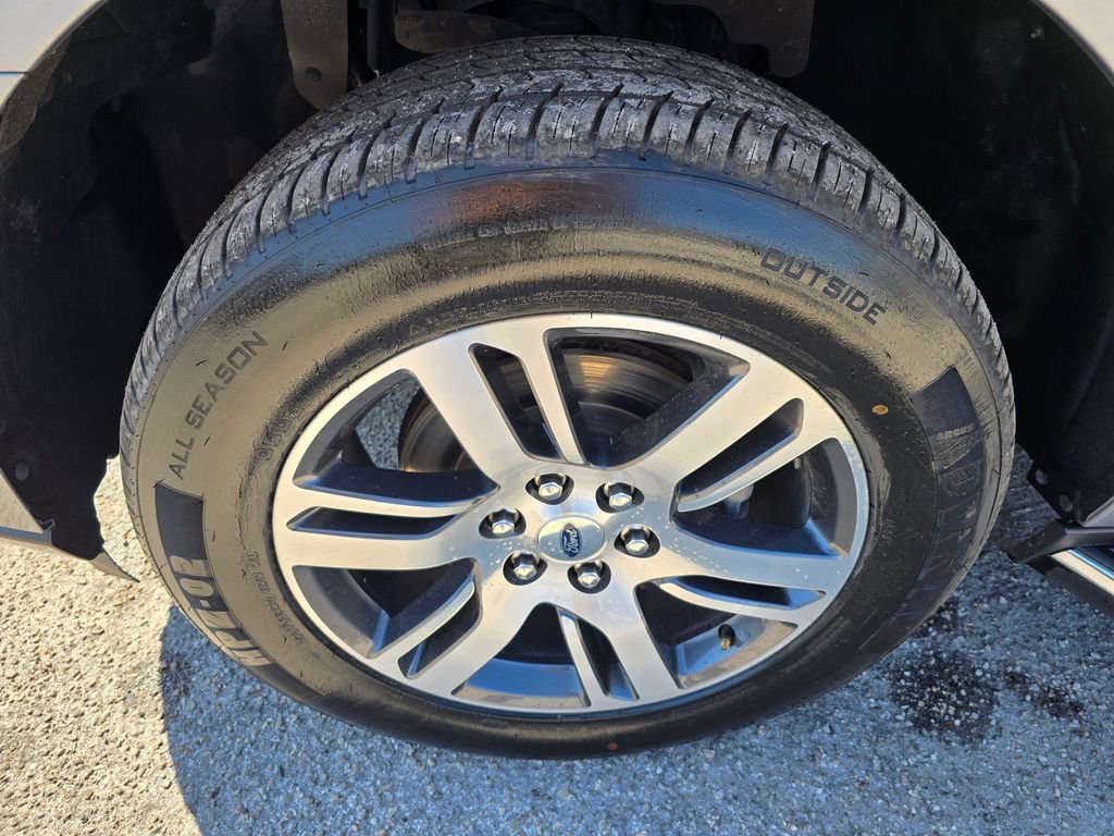 Used 2022 Ford Expedition Limited image 9