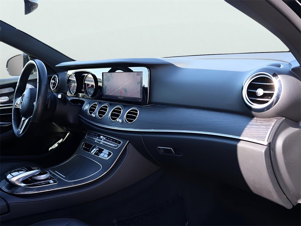 Used 2019 Mercedes-Benz E 300 4MATIC image 11