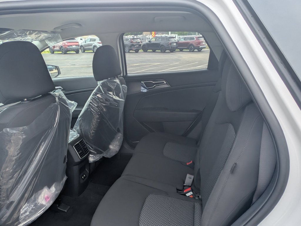 New 2026 Kia Sportage LX w/ LX Convenience Package AWD/4WD image 9