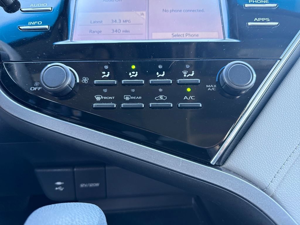 Used 2018 Toyota Camry LE image 22