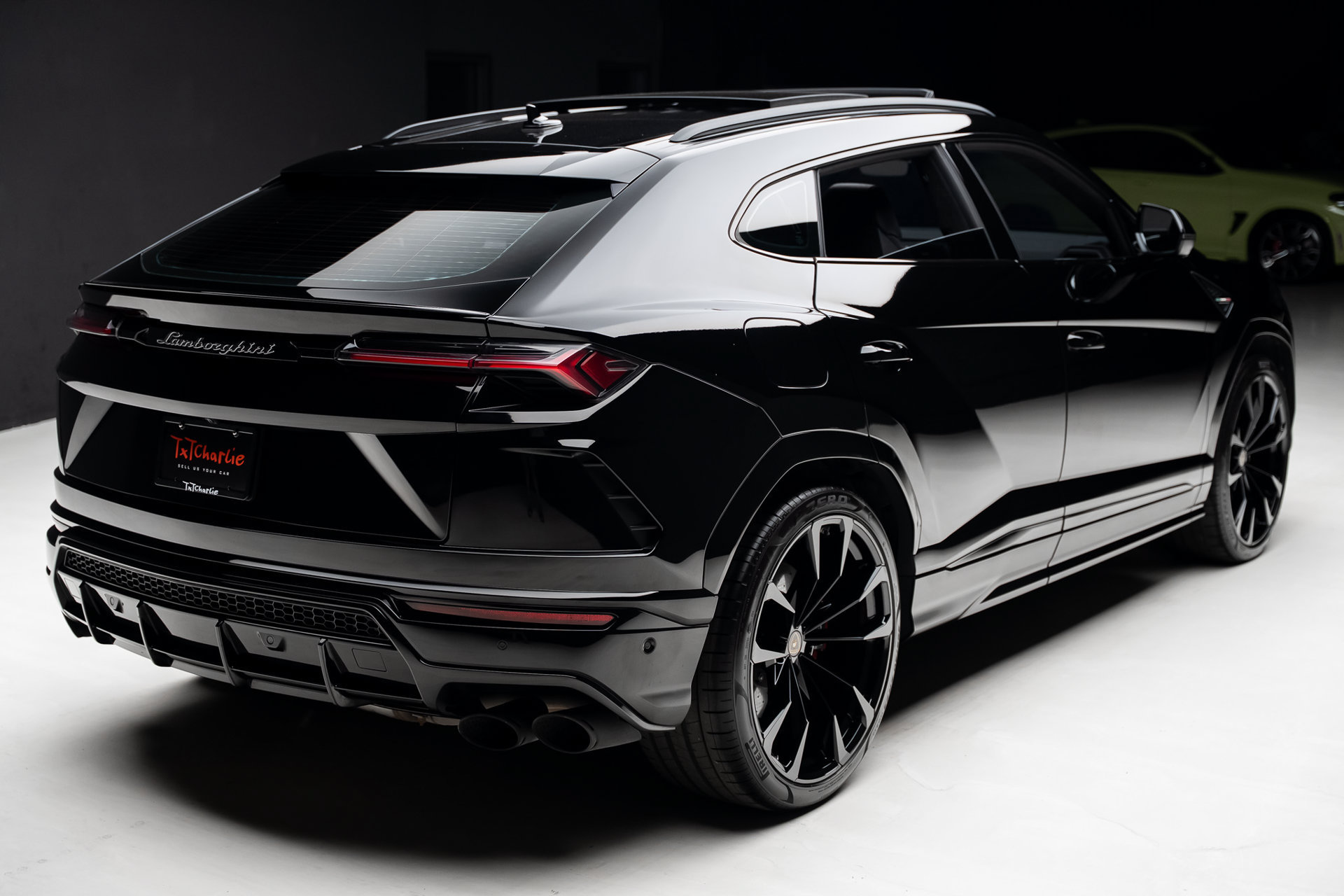 Used 2019 Lamborghini Urus AWD/4WD image 32