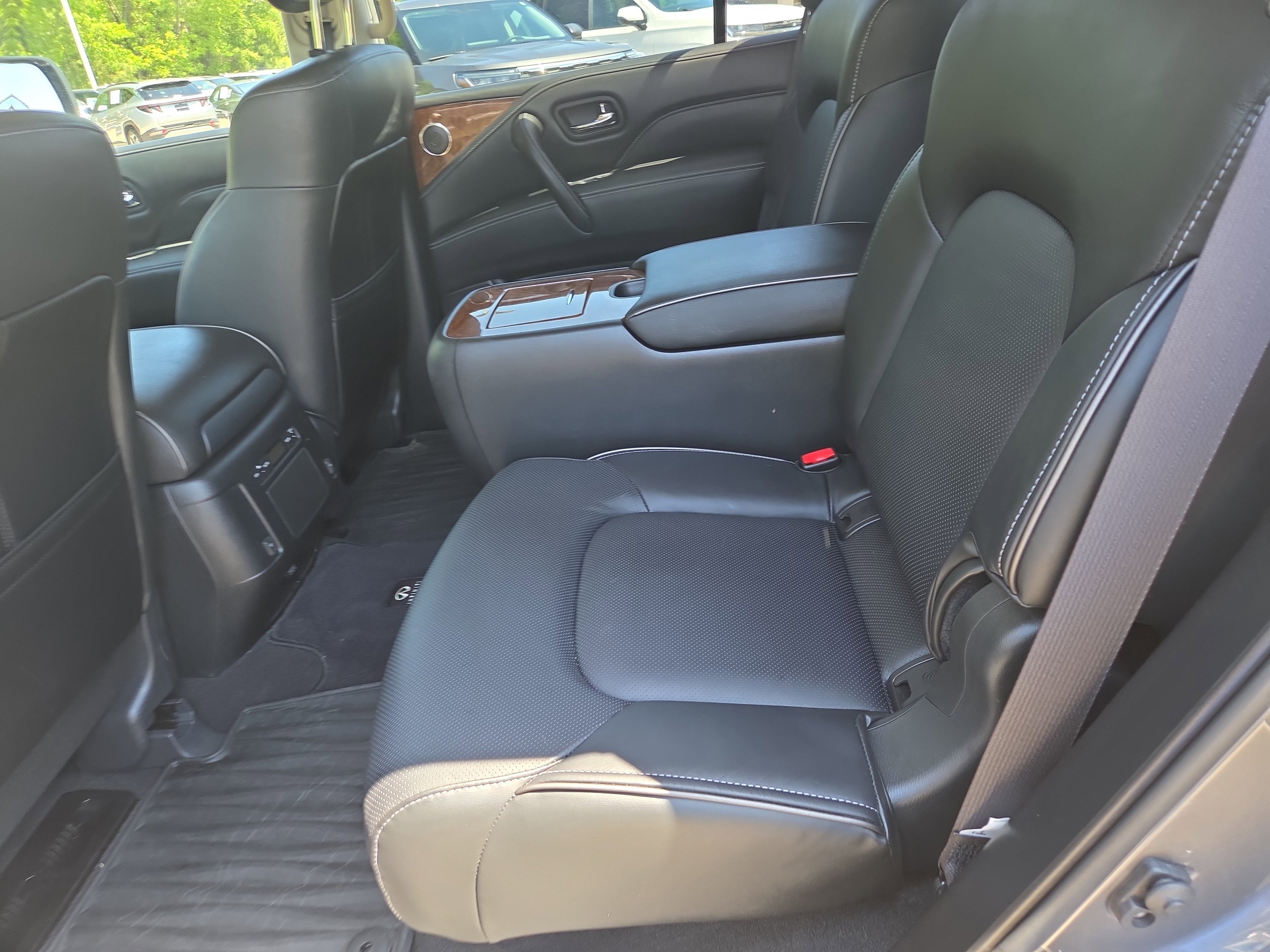 Used 2019 INFINITI QX80 Luxe w/ All-Season Package image 7