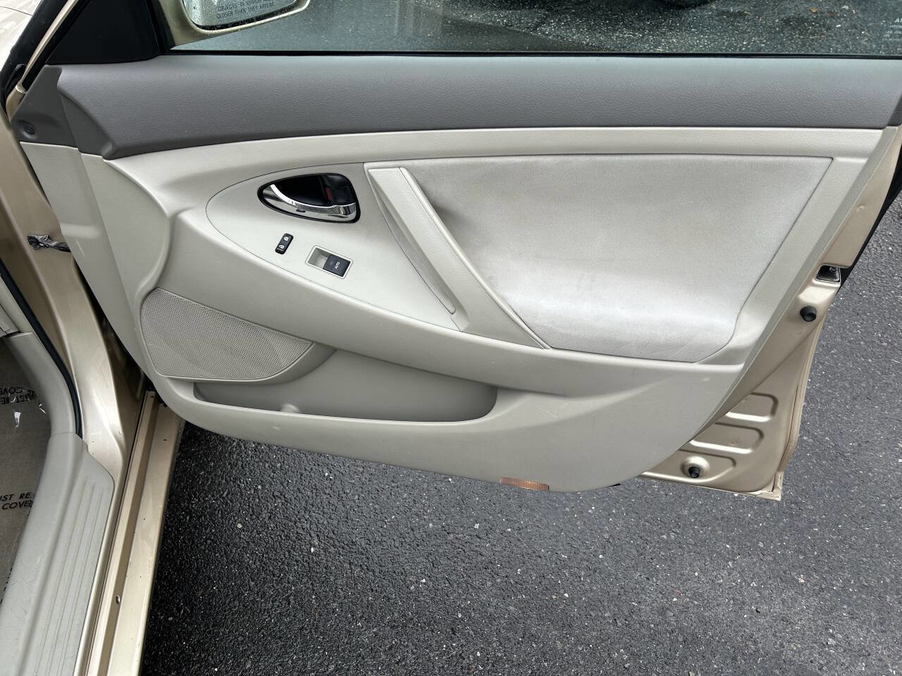 Used 2010 Toyota Camry LE image 20