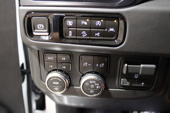 New 2026 GMC Yukon XL AT4 w/ AT4 Premium Plus Package AWD/4WD image 41