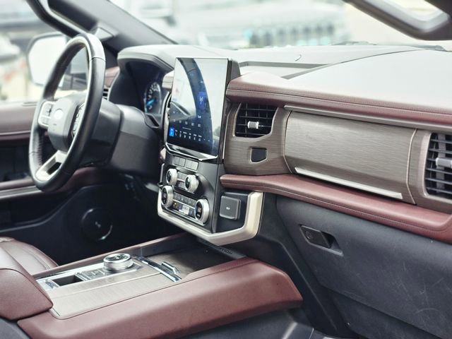 Used 2024 Ford Expedition Limited image 13
