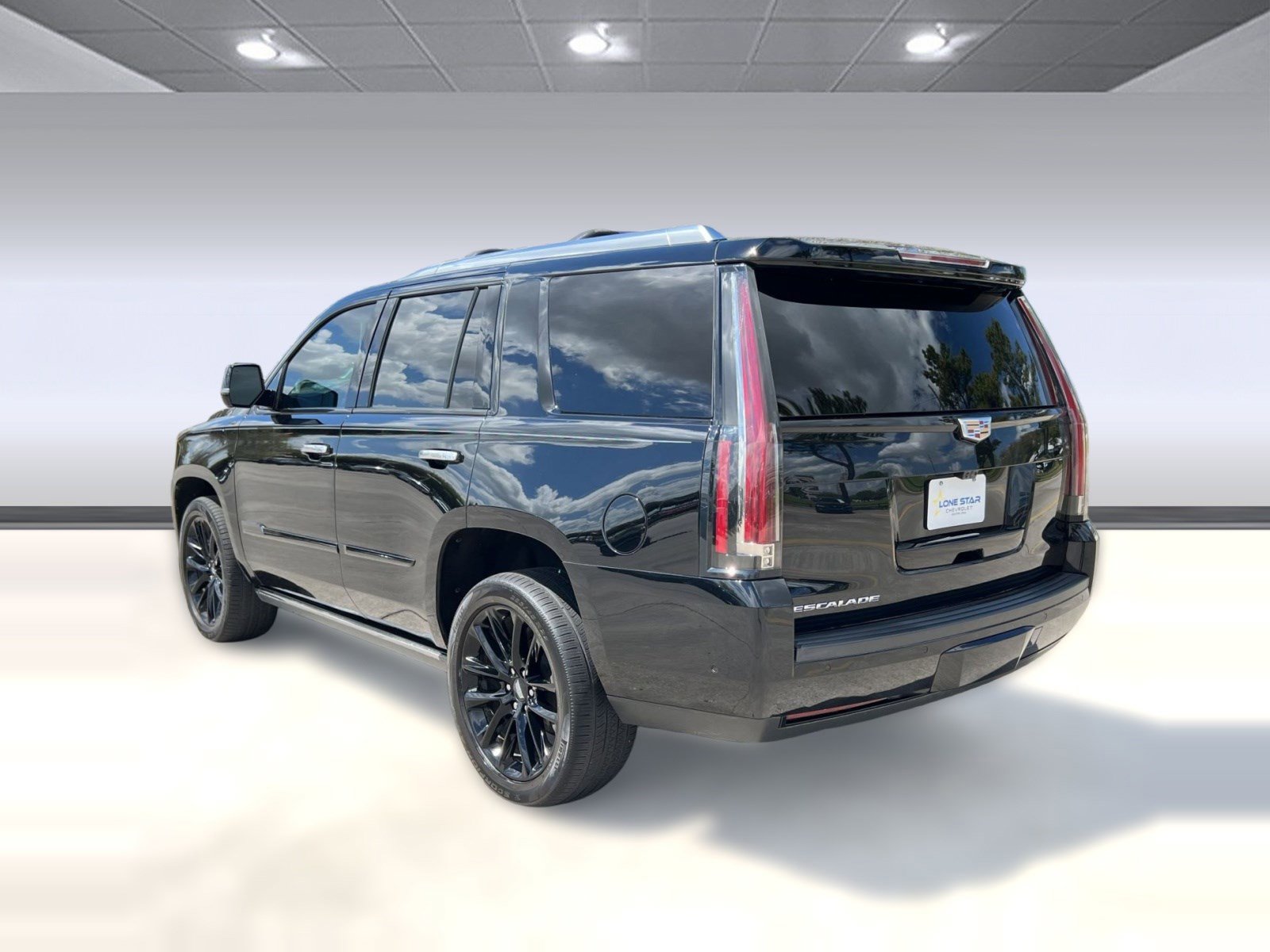 Certified 2020 Cadillac Escalade Premium Luxury w/ Escalade Sport Edition AWD/4WD image 3