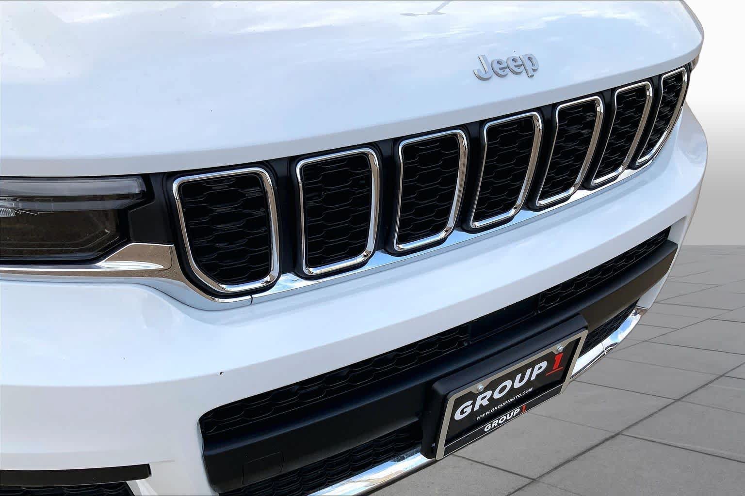 Used 2025 Jeep Grand Cherokee L Laredo RWD image 30