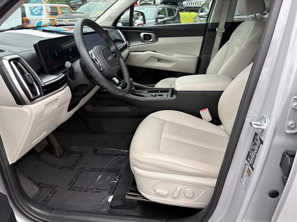 Used 2025 Kia Sorento S FWD image 18