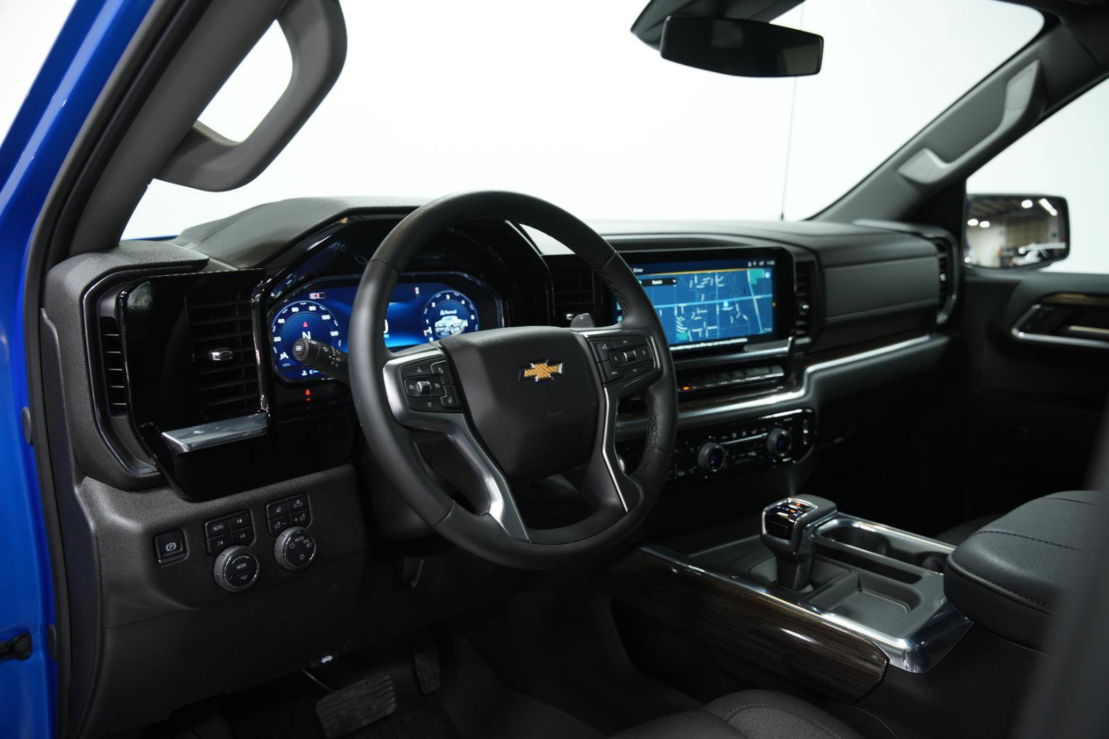 Used 2025 Chevrolet Silverado 1500 LT image 24