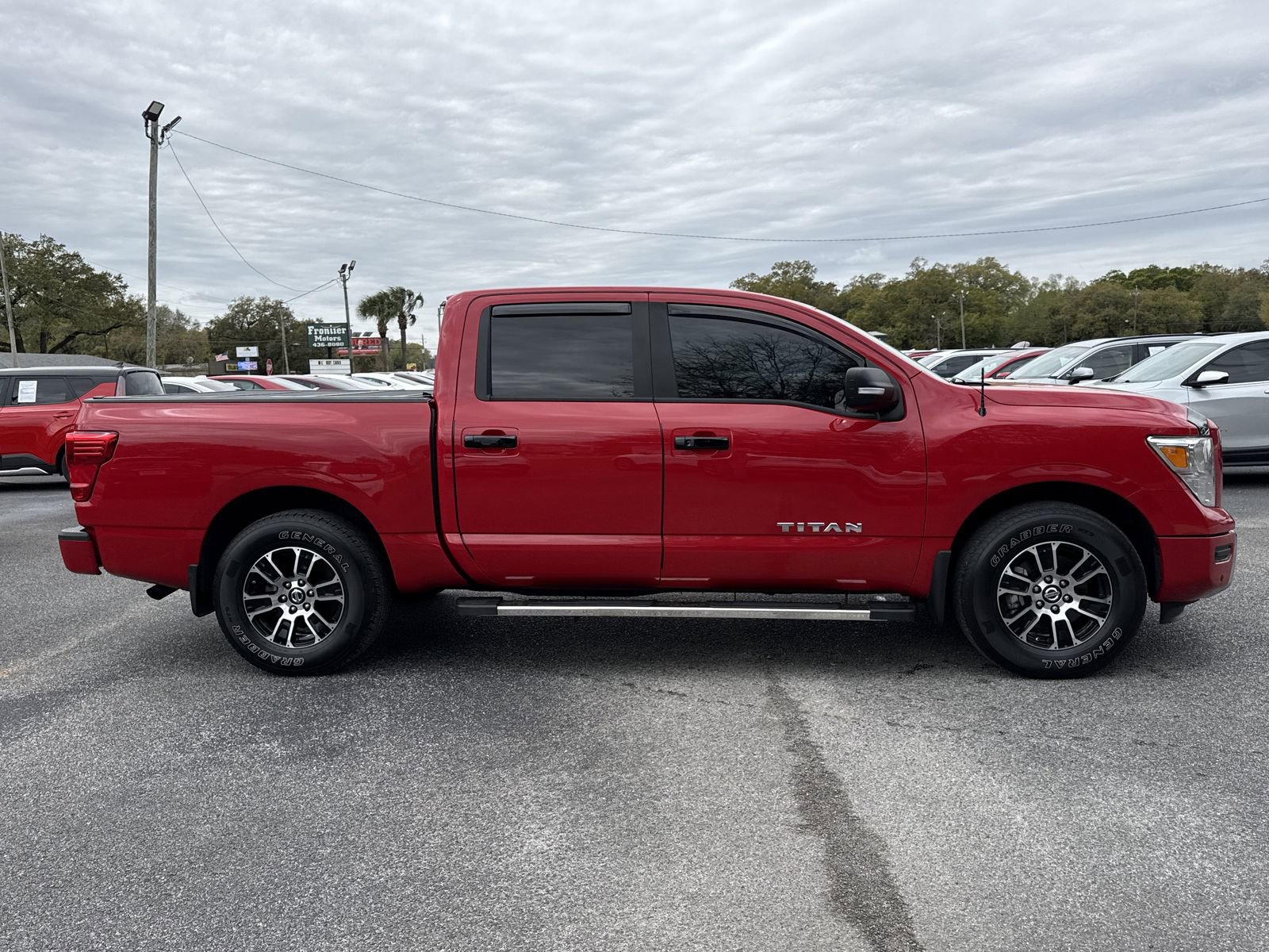 Used 2020 Nissan Titan SV w/ SV Convenience Package image 6