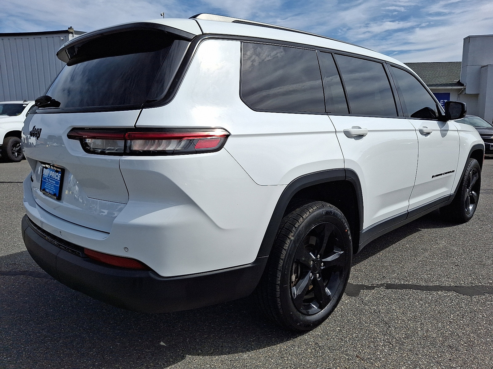 Used 2022 Jeep Grand Cherokee L Laredo image 6