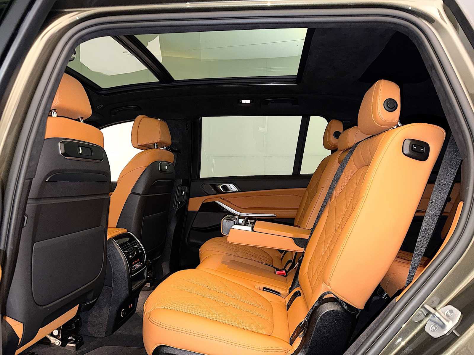 Certified 2024 BMW X7 xDrive40i w/ M Sport Package image 21