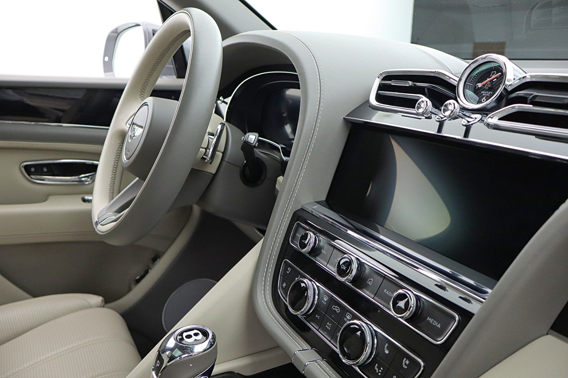 Used 2024 Bentley Bentayga Extended Wheelbase AWD/4WD image 38