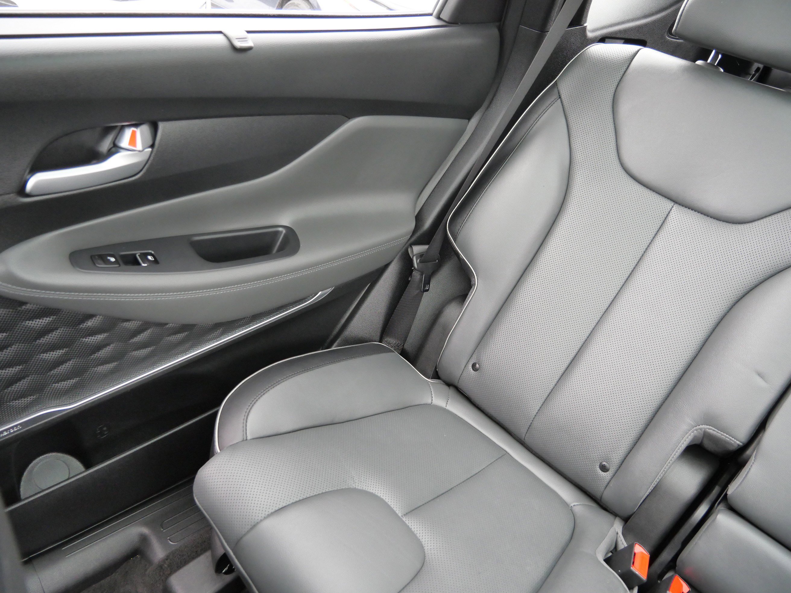 Certified 2022 Hyundai Santa Fe Limited image 12