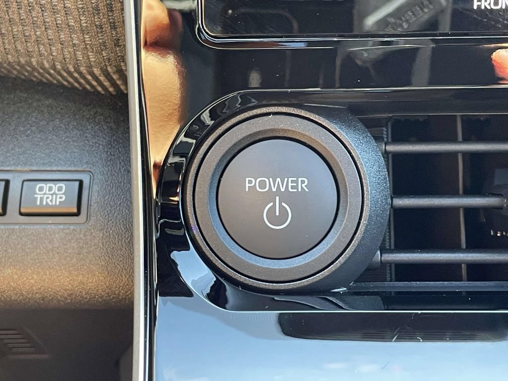 Used 2025 Toyota bZ4X FWD image 18