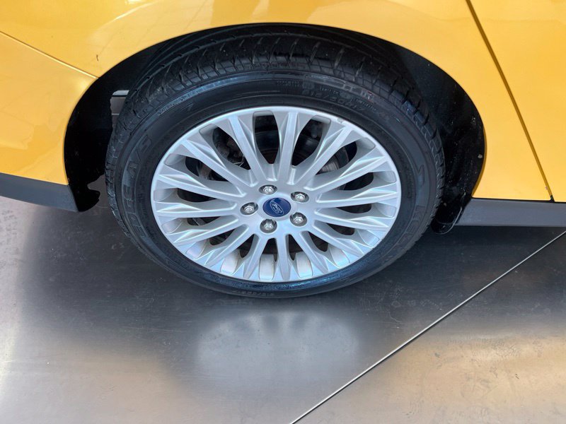 Used 2012 Ford Focus Titanium w/ SEL/Titanium Winter Pkg FWD image 9