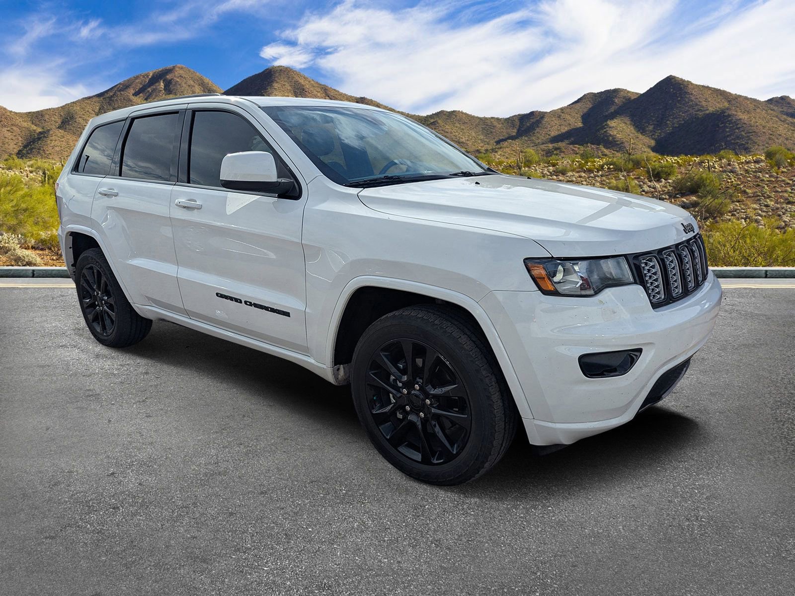 Used 2019 Jeep Grand Cherokee Altitude image 3