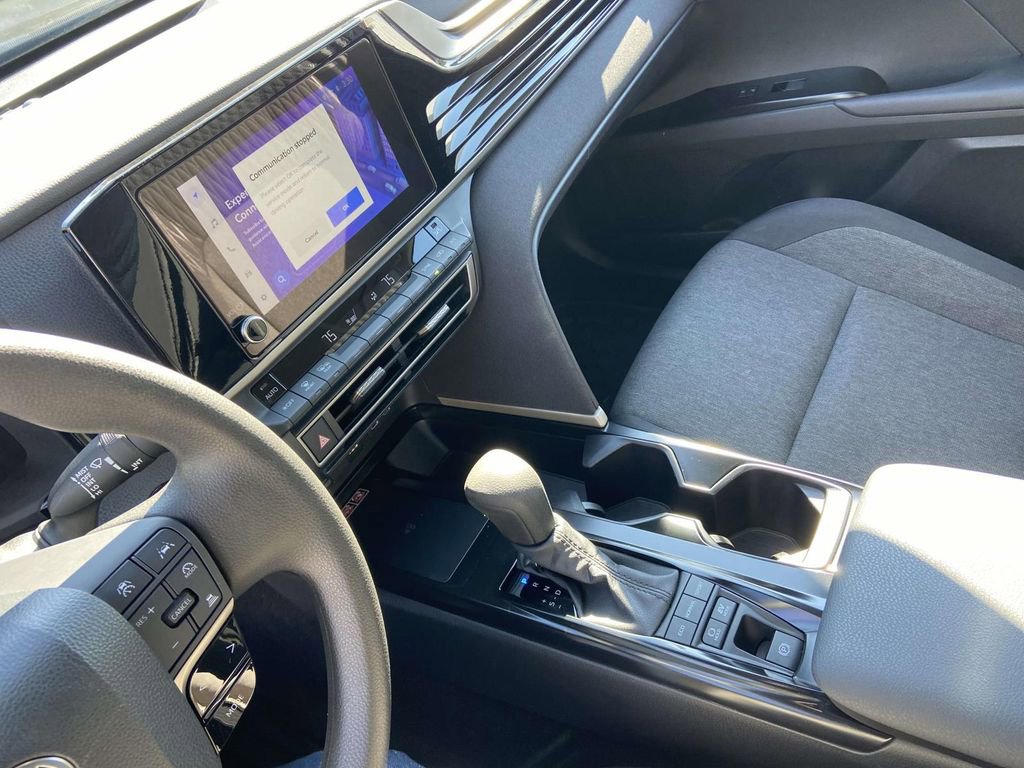 Used 2025 Toyota Camry LE image 24