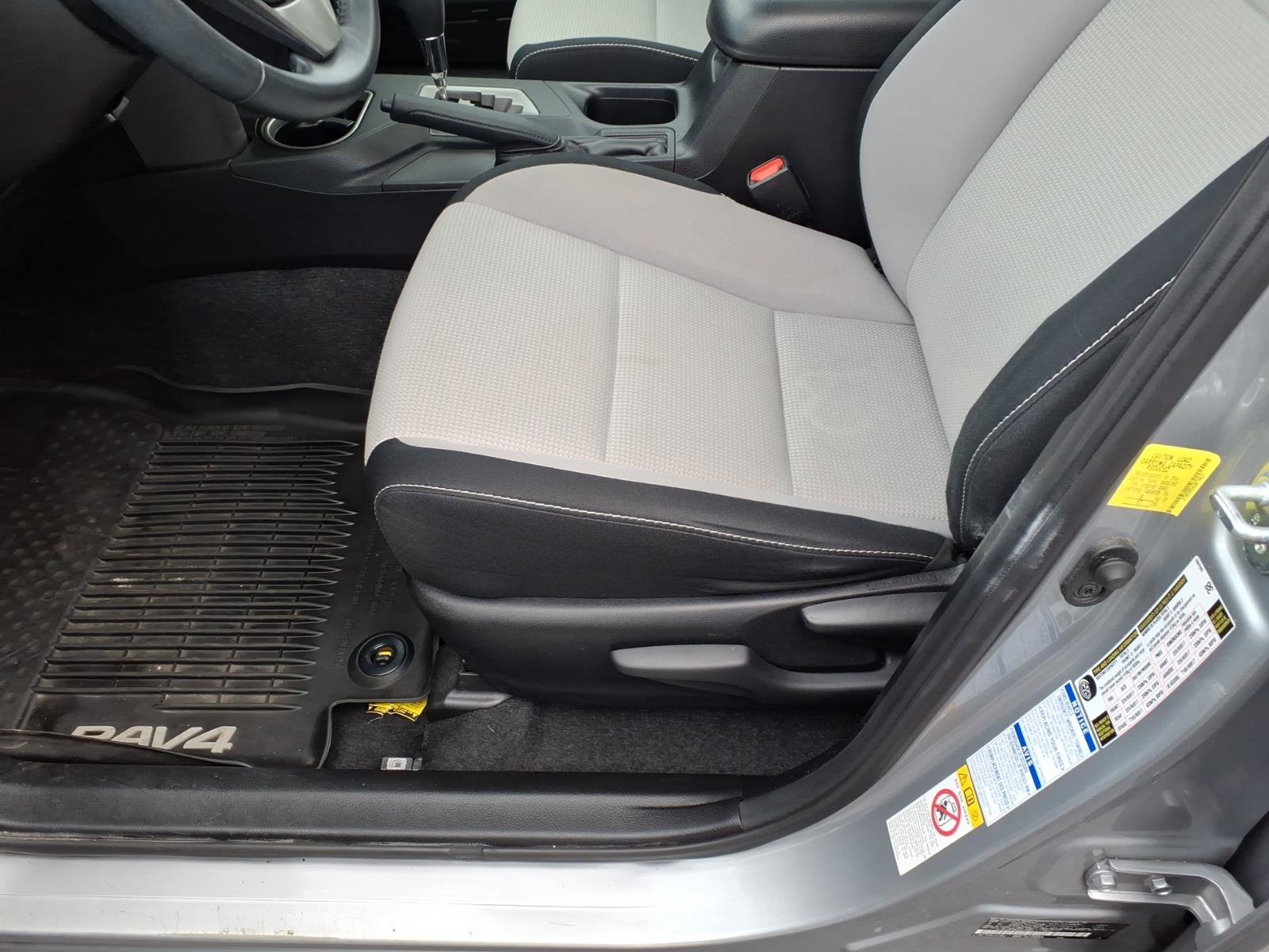 Used 2018 Toyota RAV4 XLE image 10