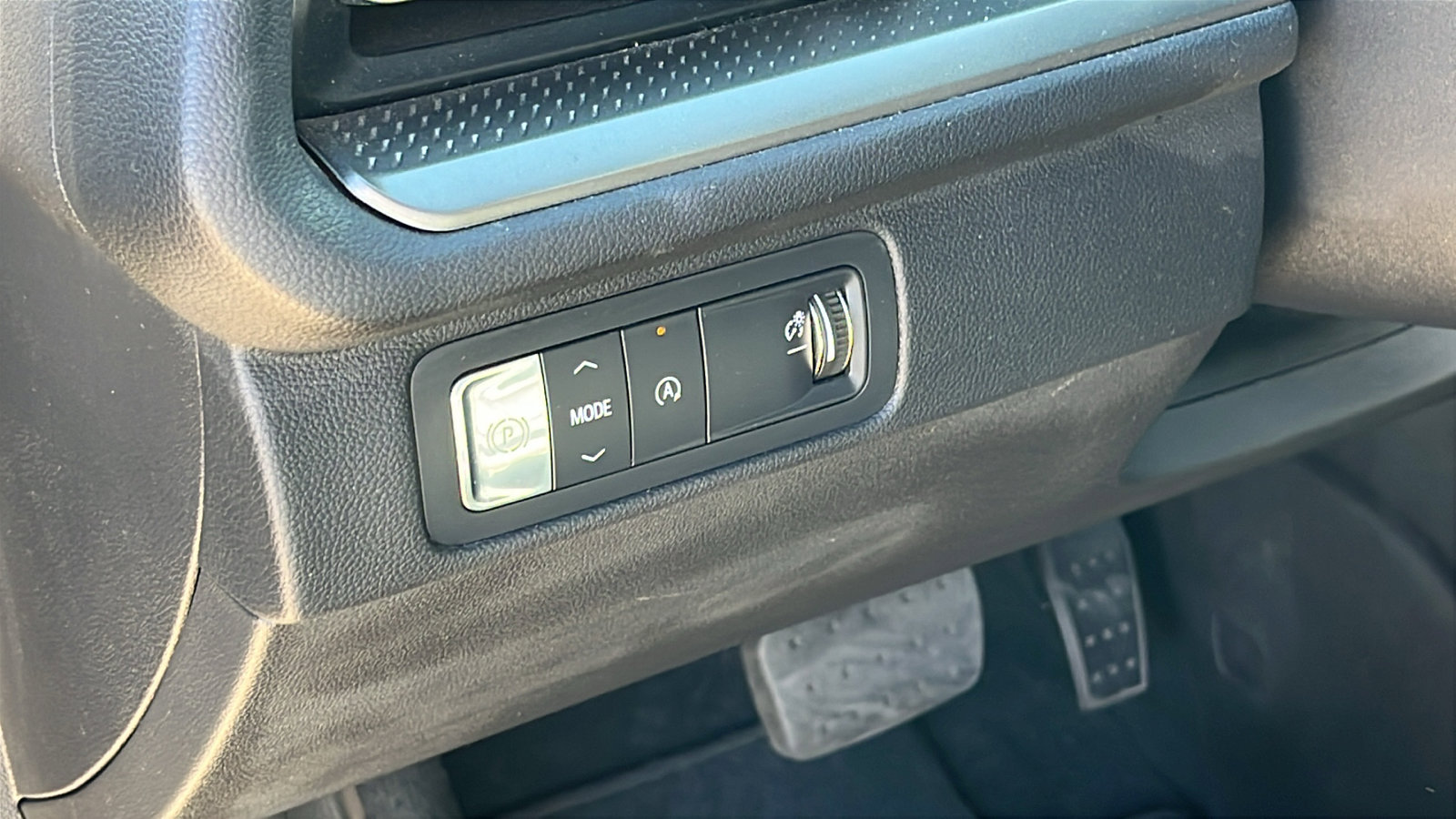 Used 2025 Chevrolet Traverse LT image 13