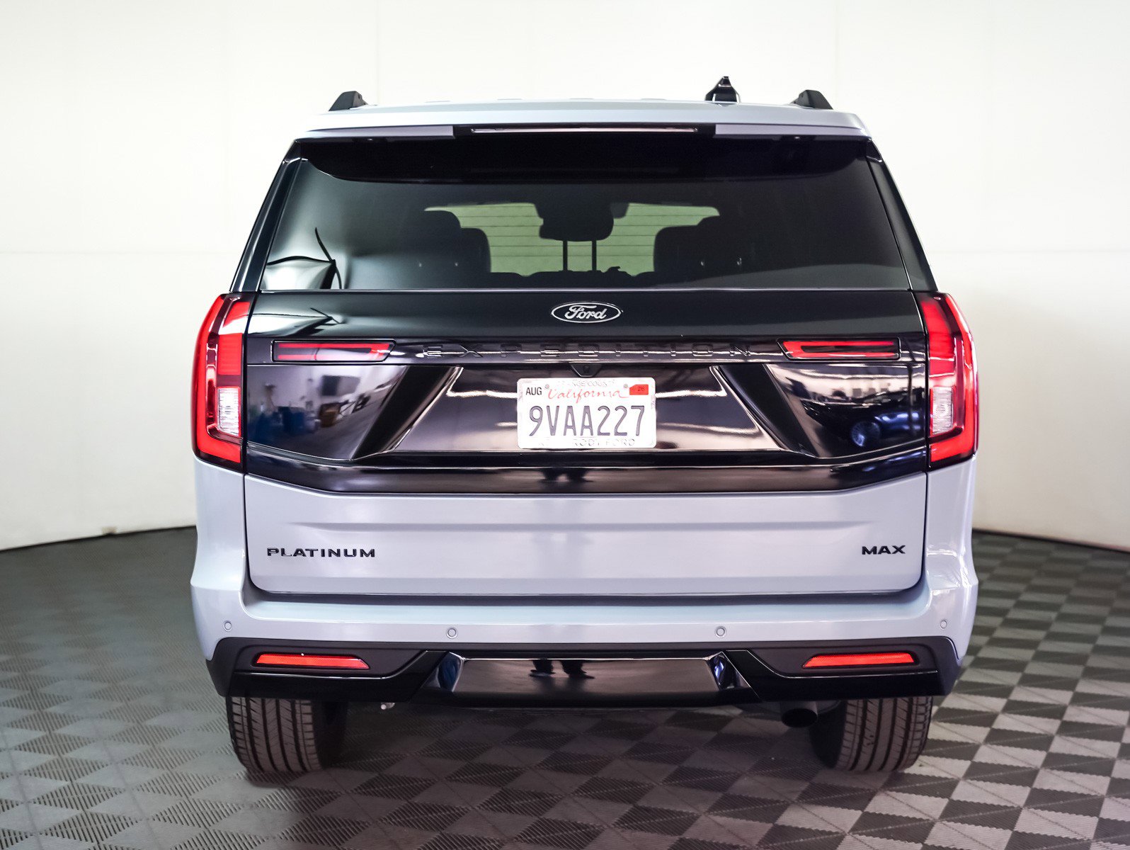 Used 2025 Ford Expedition Max Platinum w/ Stealth Performance Package image 11