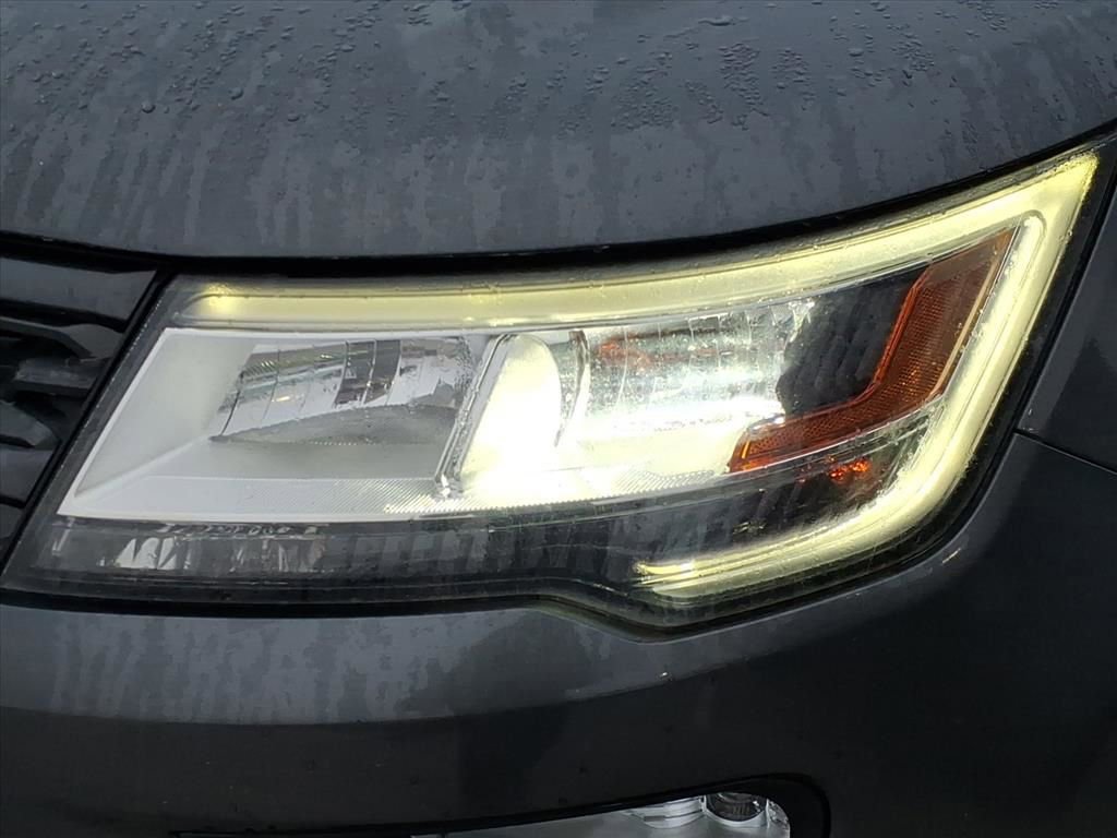 Used 2018 Ford Explorer XLT w/ Equipment Group 202A image 10