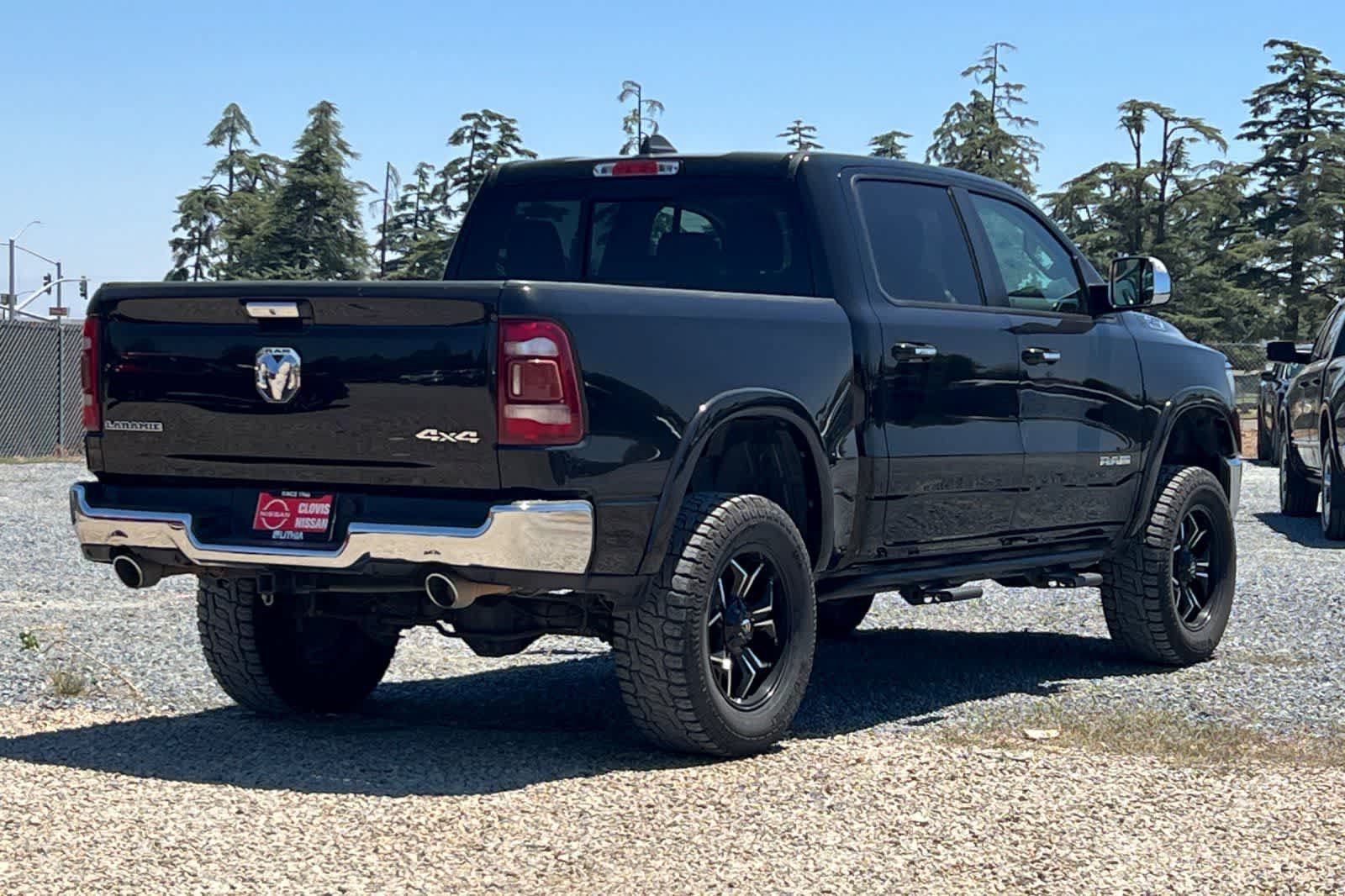 Used 2019 RAM 1500 Laramie AWD/4WD image 3