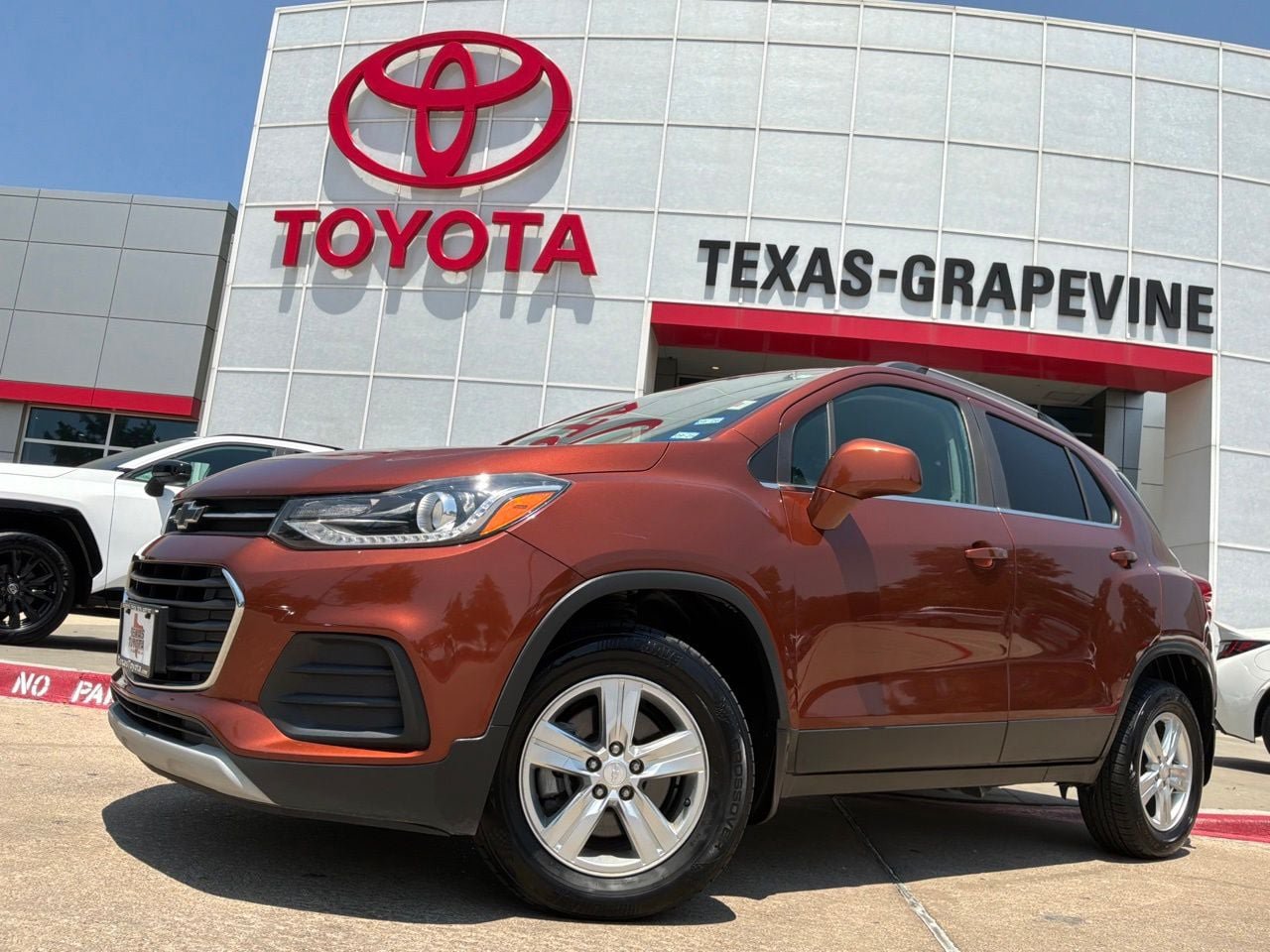 Used 2019 Chevrolet Trax LT w/ LPO, Protection Package AWD/4WD image 2