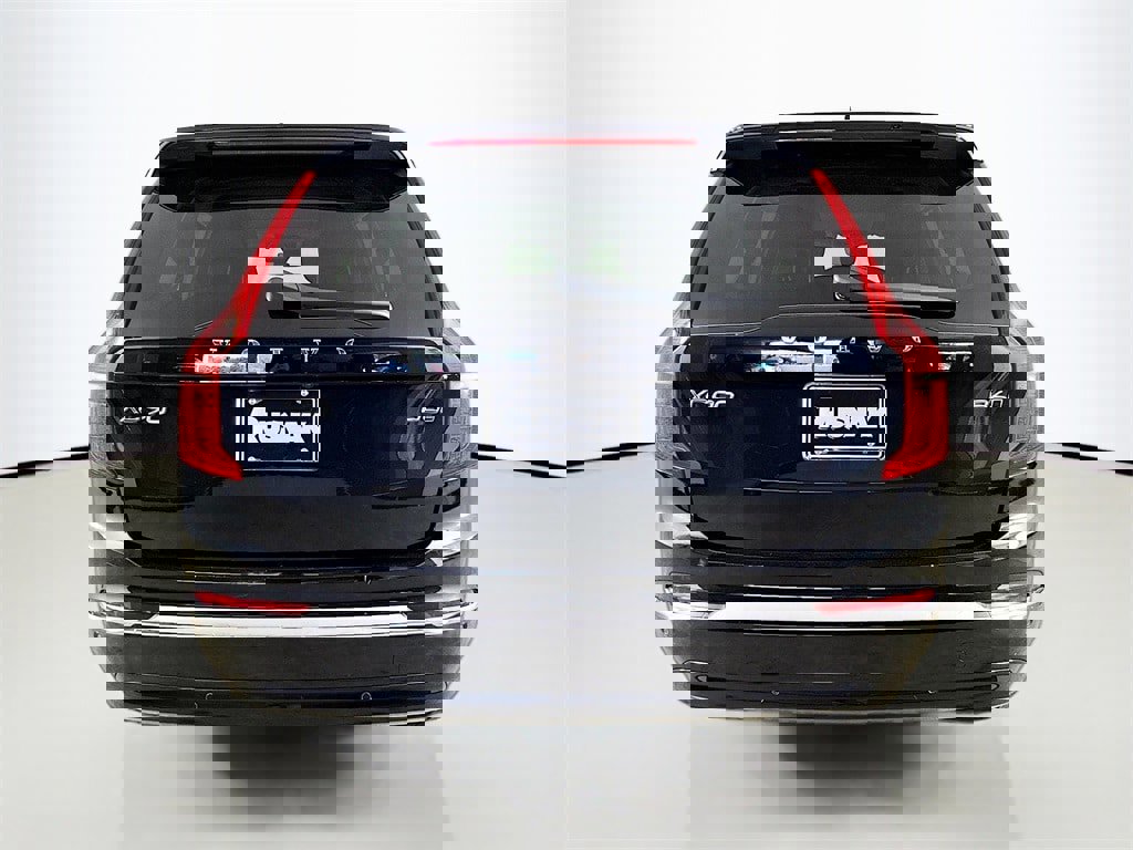 Certified 2025 Volvo XC90 B6 Plus image 6
