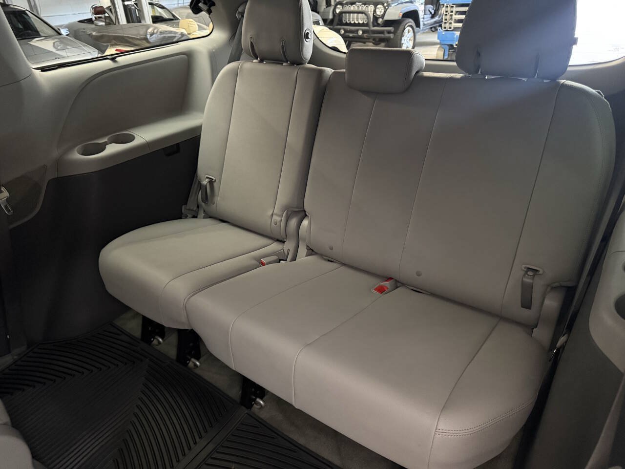Used 2015 Toyota Sienna XLE w/ XLE Navigation Package FWD image 20