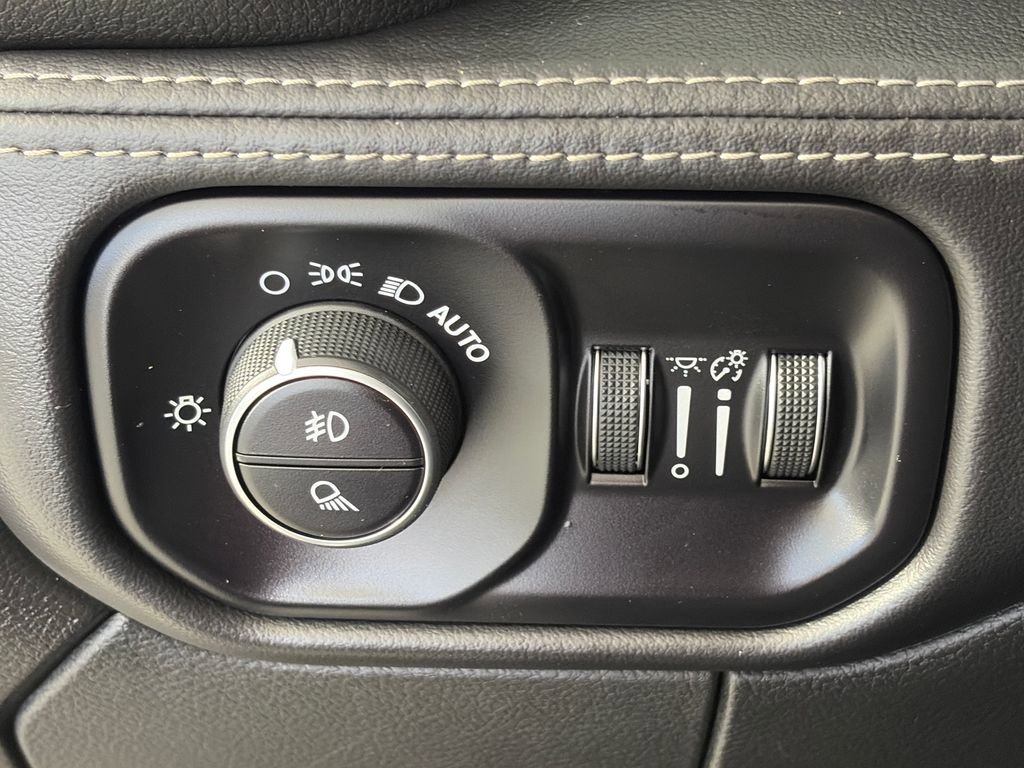 Used 2024 RAM 3500 Limited AWD/4WD image 25