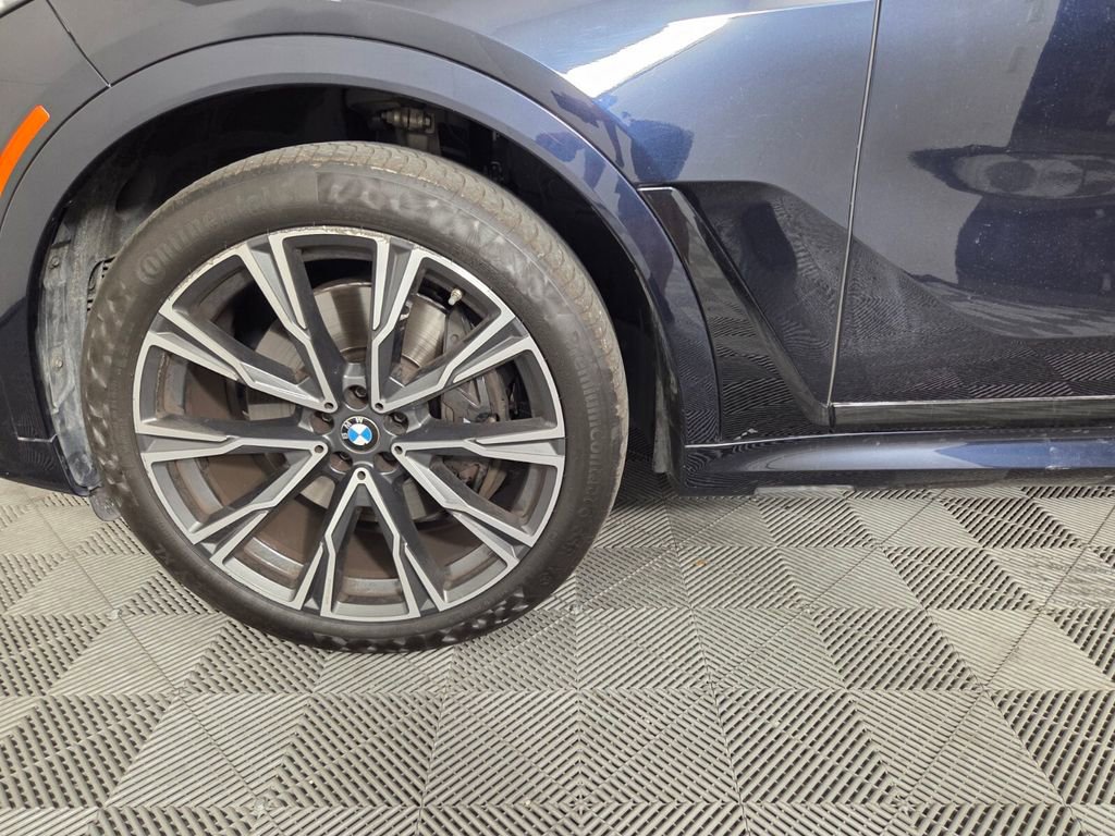 Used 2022 BMW X7 xDrive40i w/ M Sport Package image 10