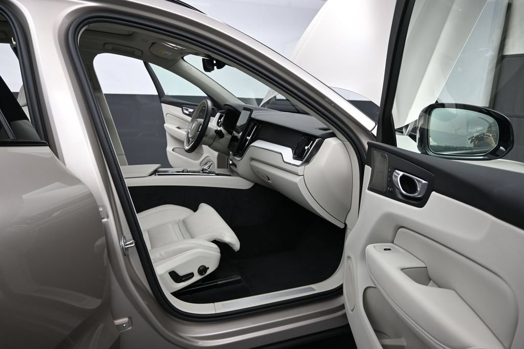 New 2026 Volvo XC60 B5 Ultra w/ Protection Package Premier AWD/4WD image 19