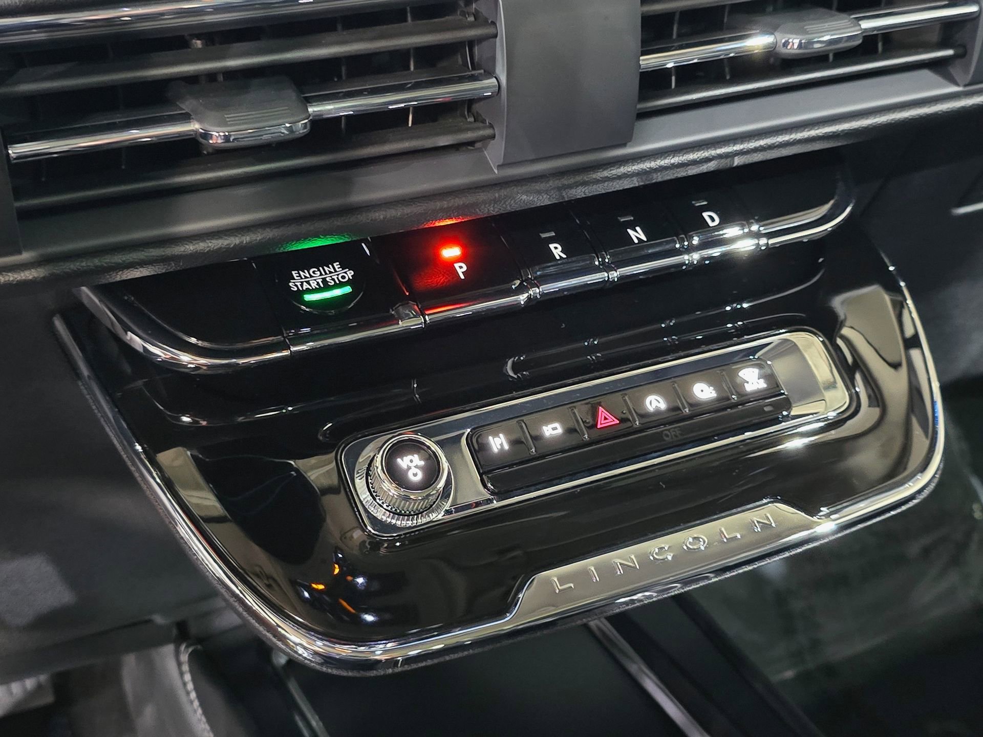 New 2025 Lincoln Corsair Reserve w/ Equipment Group 202A image 26