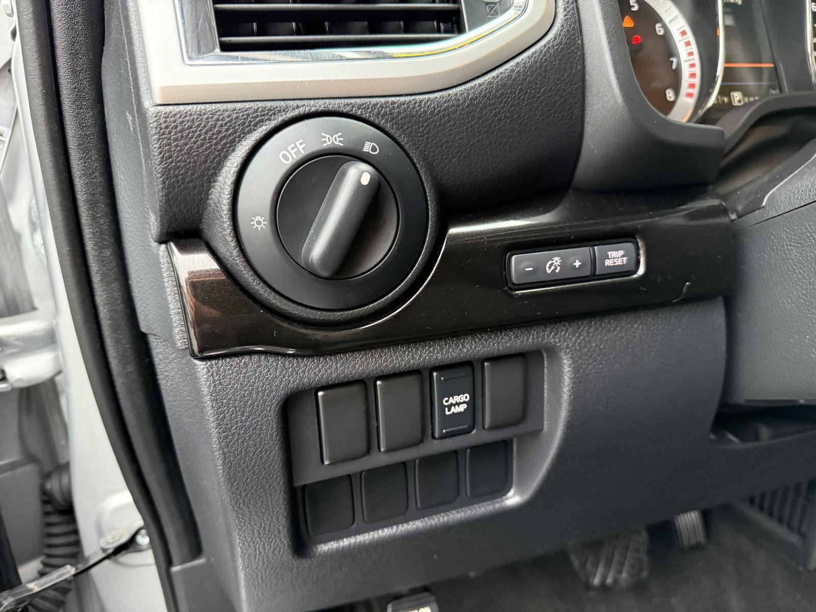 Used 2019 Nissan Titan SV image 17